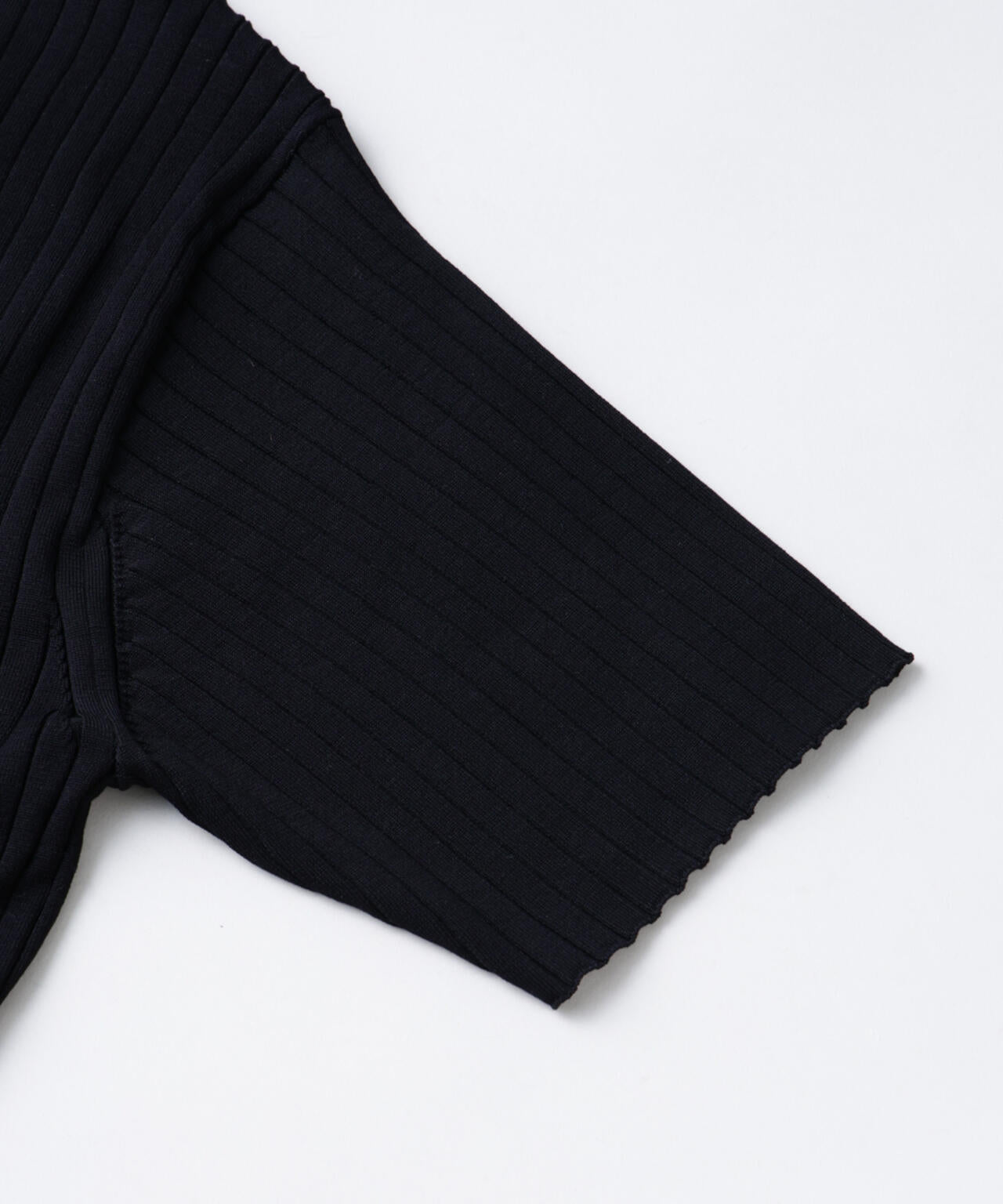 「ASSEMBLANC」ウォッシャブルシルクワイドリブVネックニットTシャツ