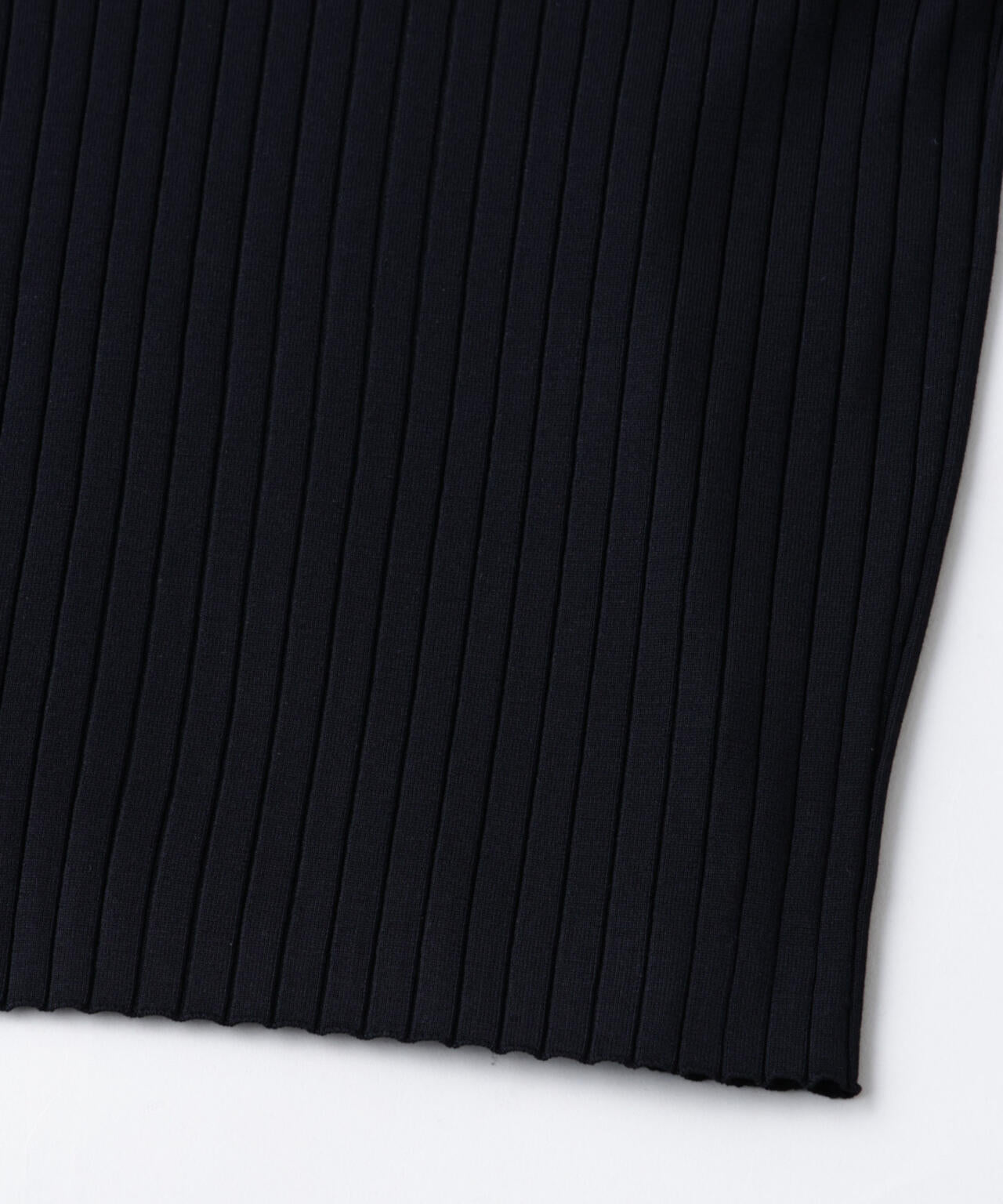 「ASSEMBLANC」ウォッシャブルシルクワイドリブVネックニットTシャツ