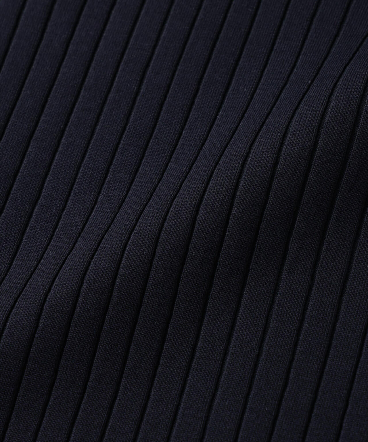 「ASSEMBLANC」ウォッシャブルシルクワイドリブVネックニットTシャツ